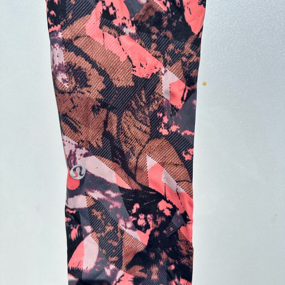 full length / 7/8 with raw hem lululemon leggings size 0 printed - Picture 4 of 5
